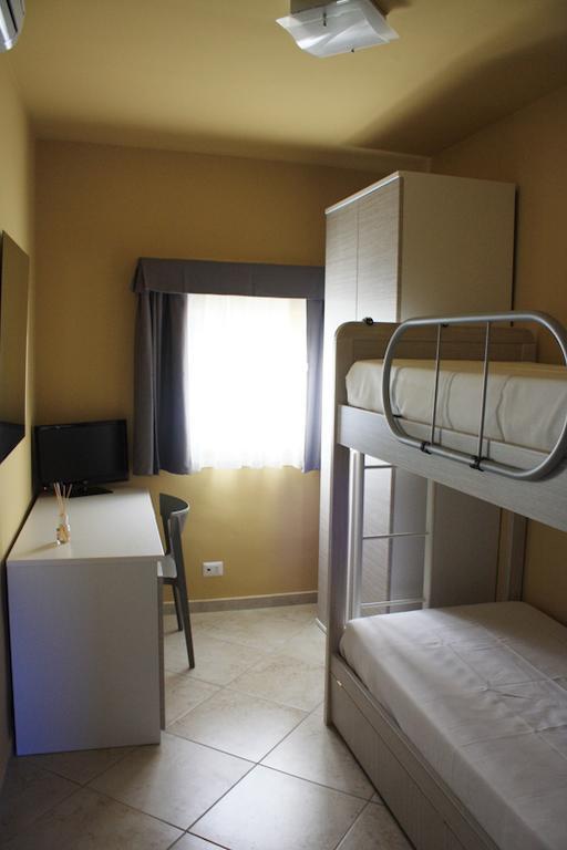 باري Bed And Breakfast Fly الغرفة الصورة